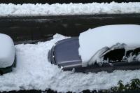 Ein Auto im Schnee. 5. März 2006
